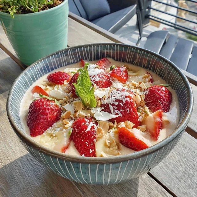 Rabarber och Vanilj Smoothie Bowl