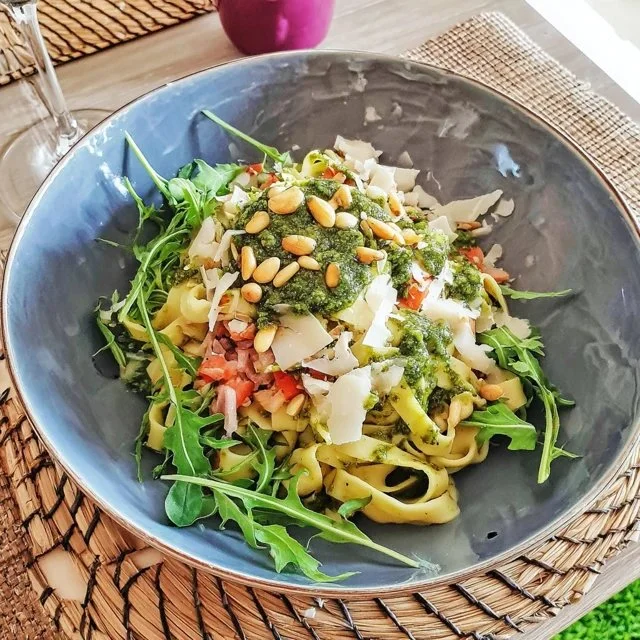 Färsk tagliatelle med rucola-pesto