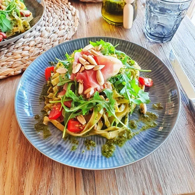 Färsk tagliatelle med rucola-pesto