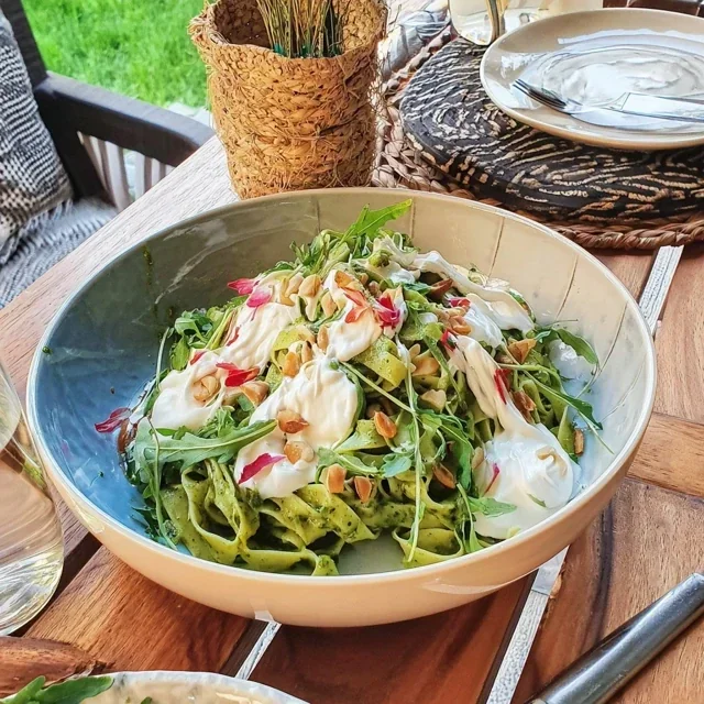 Färsk tagliatelle med rucola-pesto