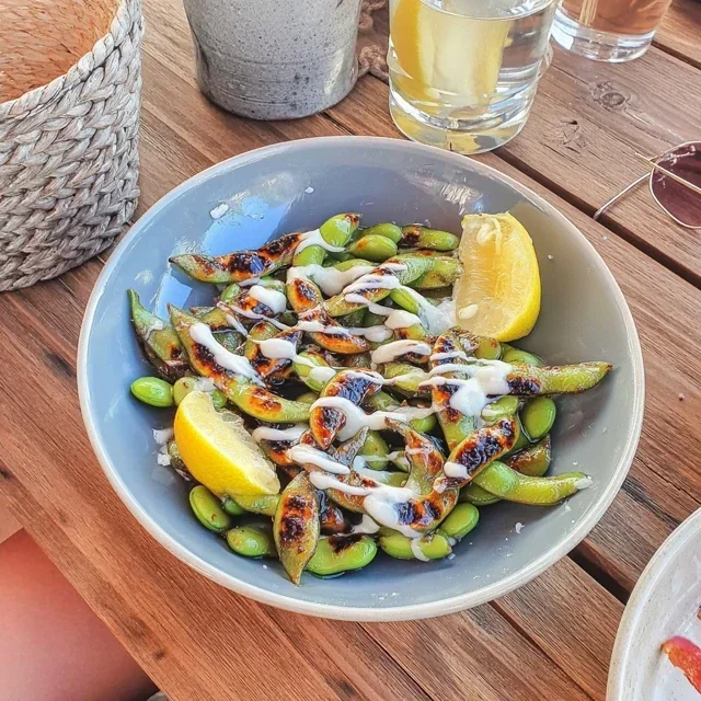 Grillad edamame med salt och citron