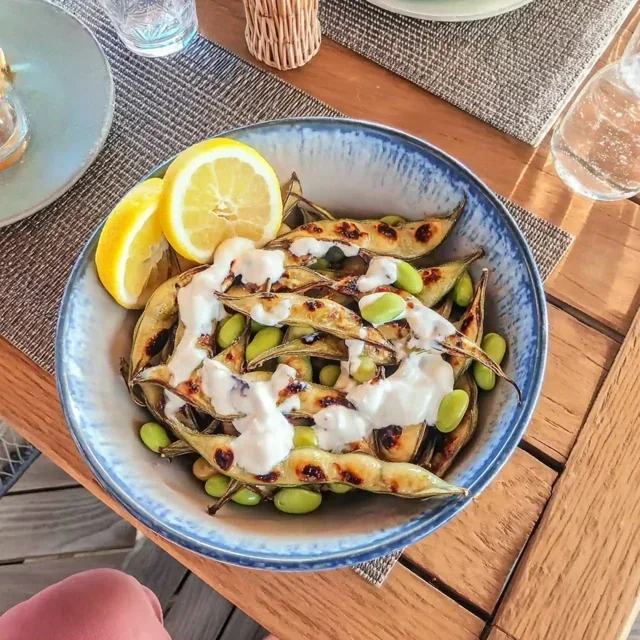 Grillad edamame med salt och citron