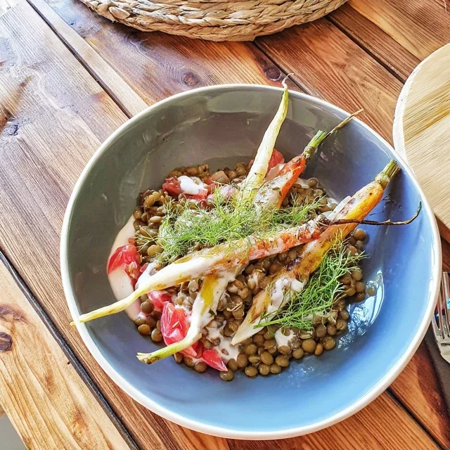 Grön linssallad med unga morötter och spiskummin