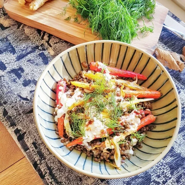 Grön linssallad med unga morötter och spiskummin