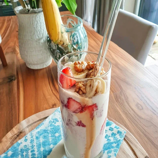 Jordgubb-banan-smoothie med havremjölk