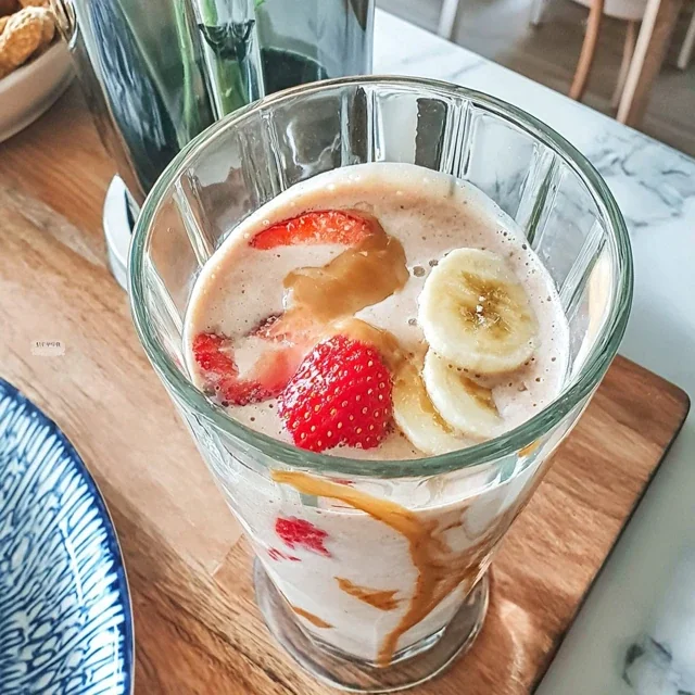 Jordgubb-banan-smoothie med havremjölk
