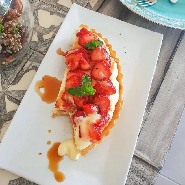 Jordgubbstårta med vaniljkräm