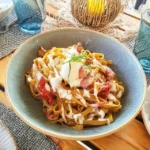 Kall pasta med soltorkade tomater och mozzarella