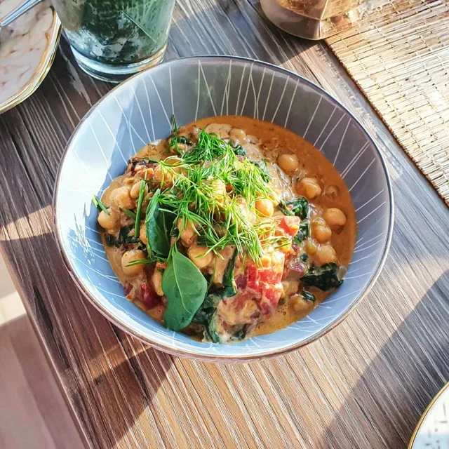 Kikärts-curry med kokosmjölk och spenat