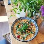 Kikärts-curry med kokosmjölk och spenat