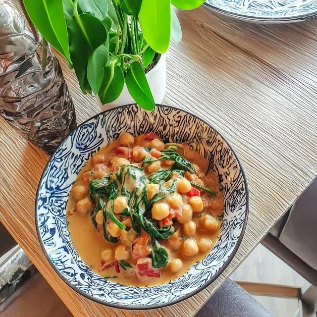 Kikärts-curry med kokosmjölk och spenat