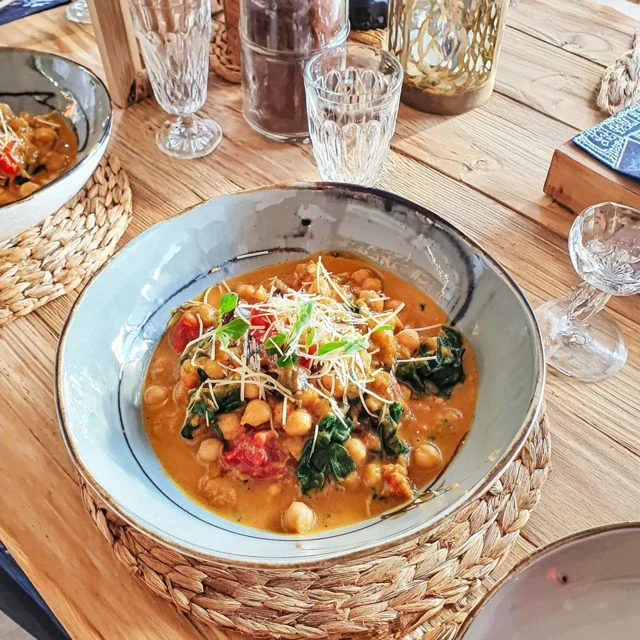 Kikärts-curry med kokosmjölk och spenat