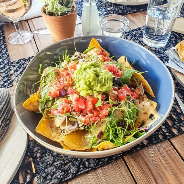 Nachos med guacamole och färsk salsa