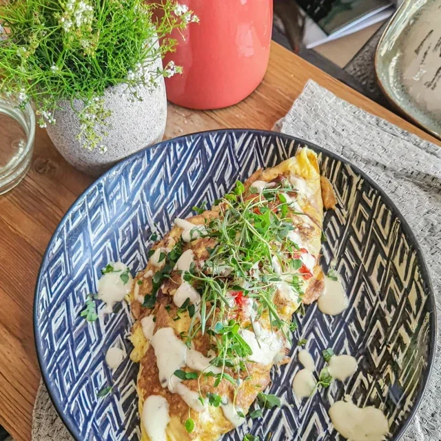 Örtomelett med getost