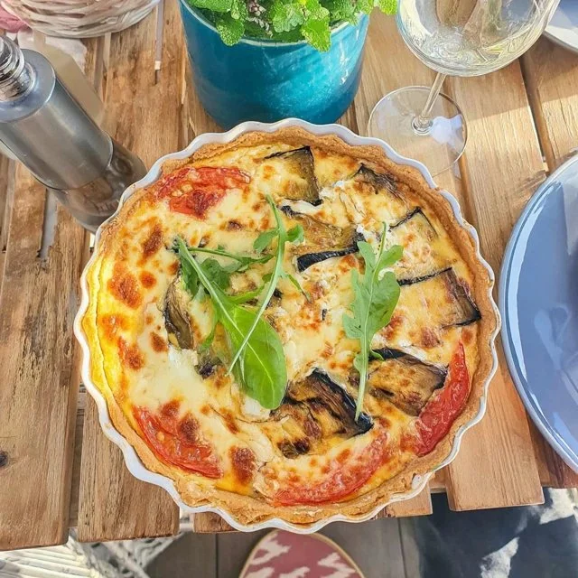 Paj med grillade grönsaker och getost