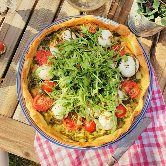 Pesto-mozzarella-solrosstårta