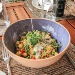 Quinoasallad med ärtor och mynta