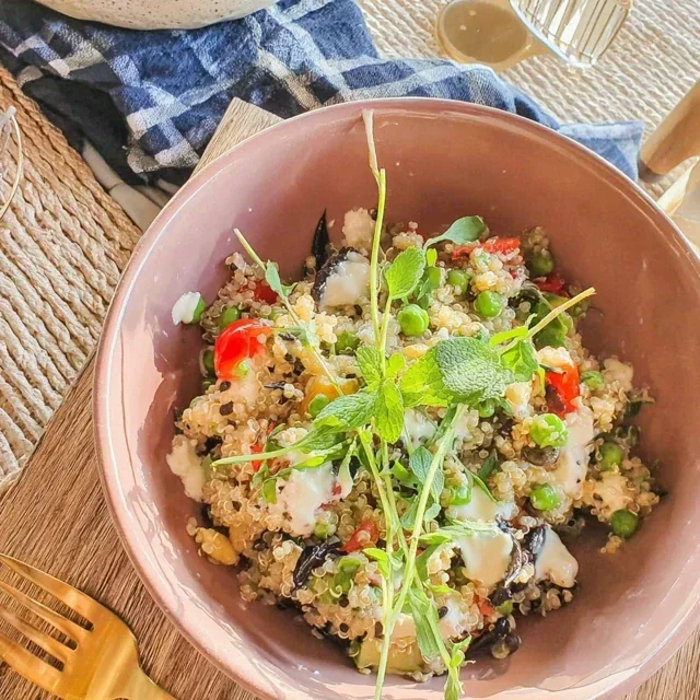 Quinoasallad med ärtor och mynta