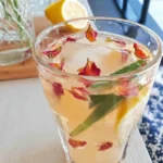 Rosenlimonad med mineralvatten