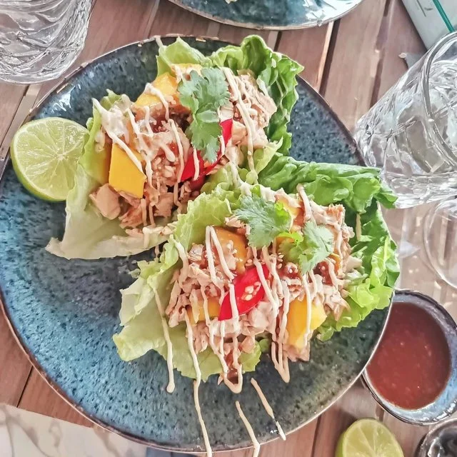 Salladsrullar med kryddad tofu och mango