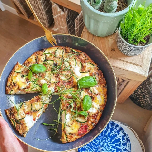 Zucchini-frittata med färska örter